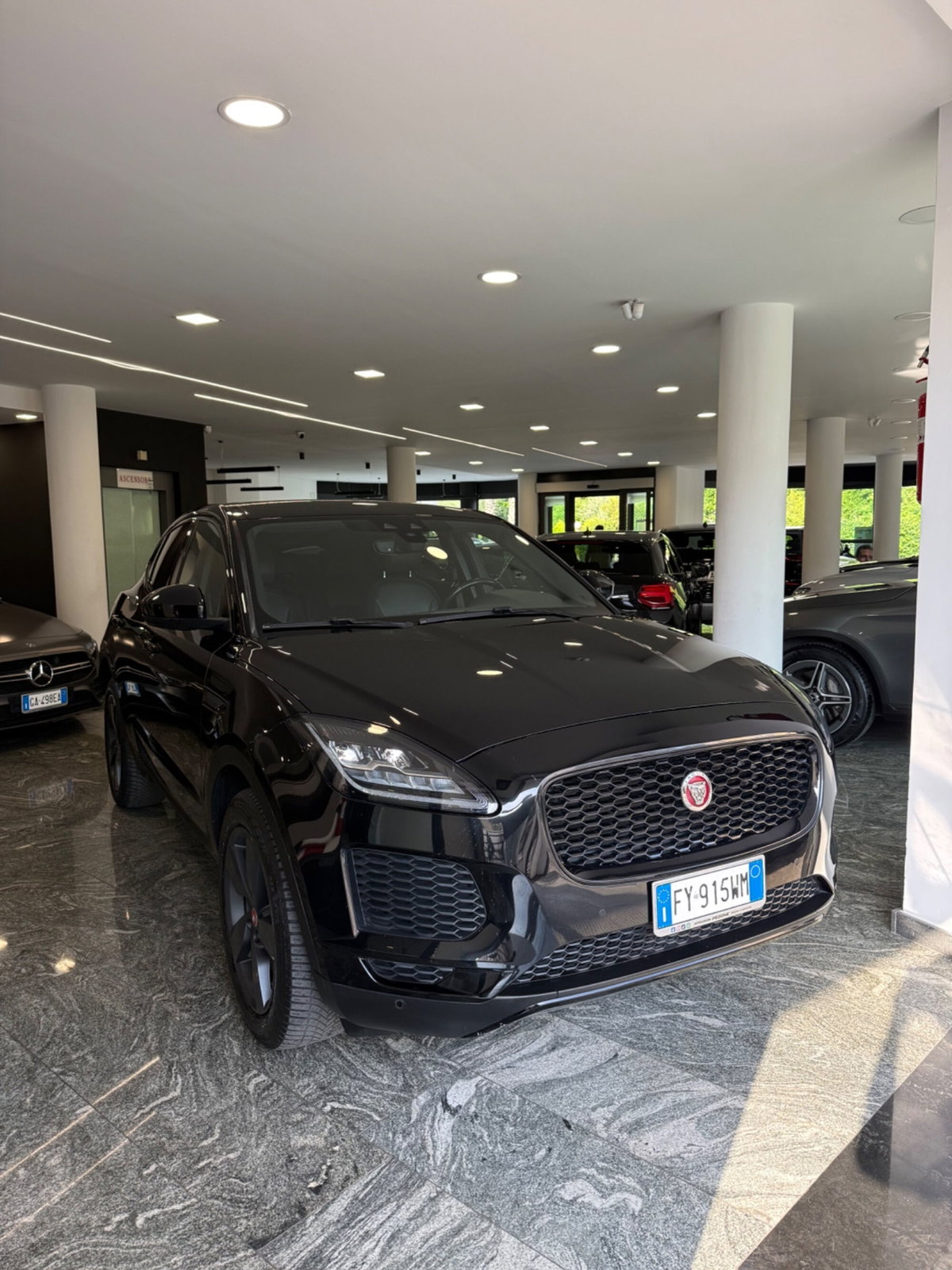 Jaguar E-Pace 2.0D 150 CV AWD R-Dynamic SE (3)