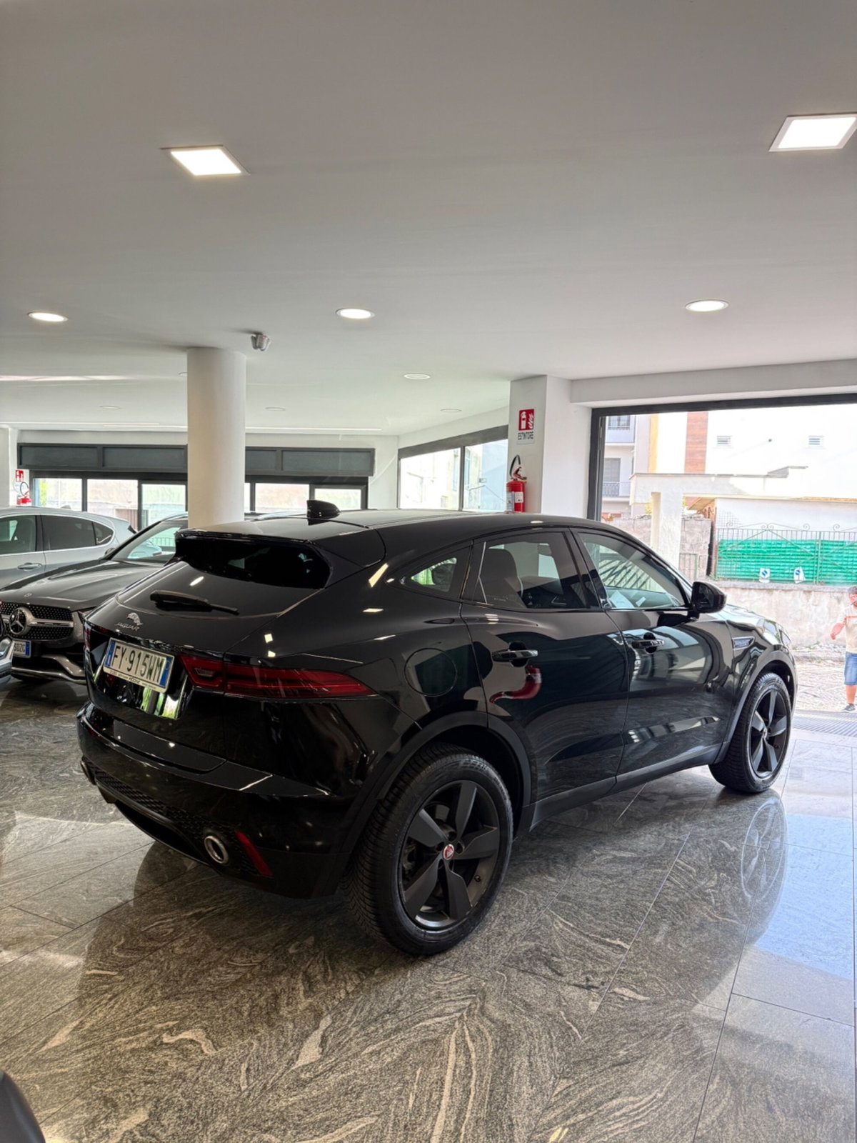 Jaguar E-Pace 2.0D 150 CV AWD R-Dynamic SE (4)