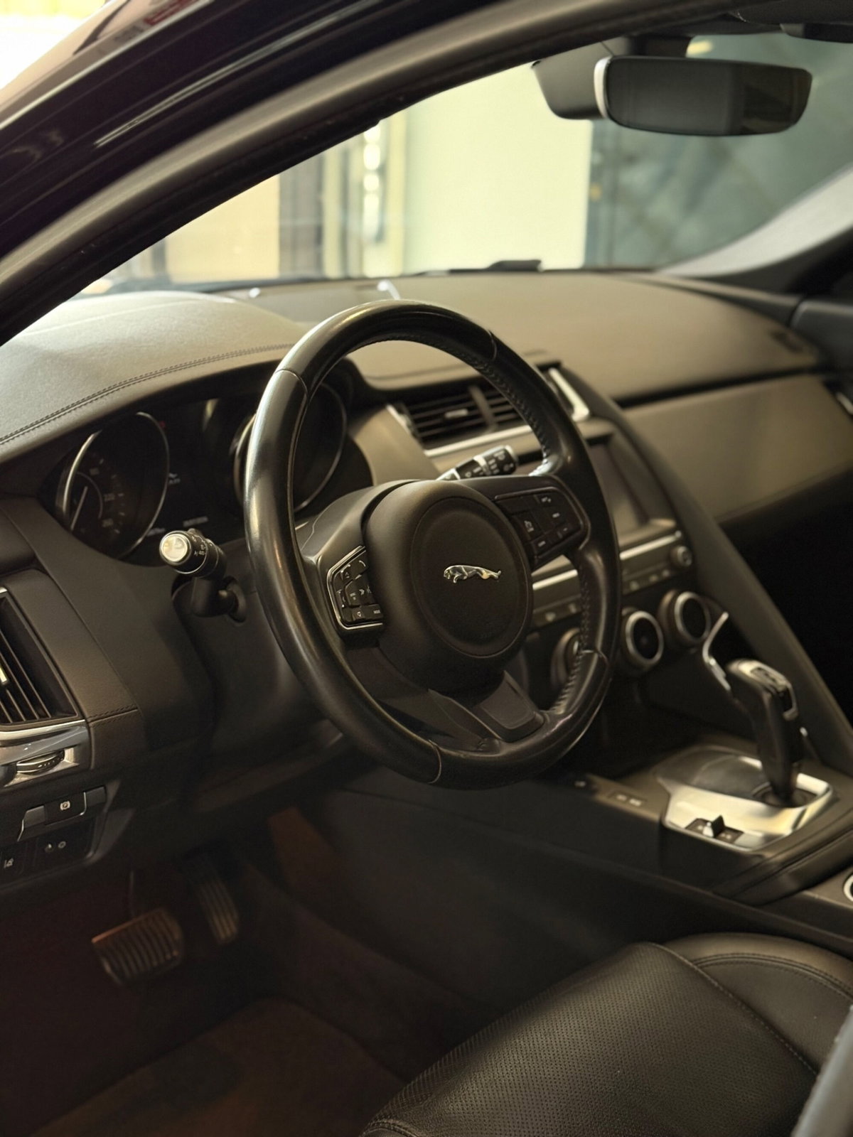 Jaguar E-Pace 2.0D 150 CV AWD R-Dynamic SE (7)