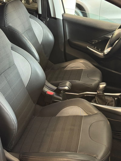Peugeot 2008 e-HDi 92 CV Stop&Start Allure (11)
