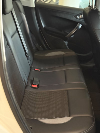 Peugeot 2008 e-HDi 92 CV Stop&Start Allure (12)
