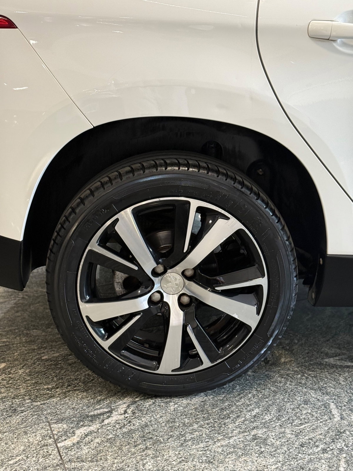 Peugeot 2008 e-HDi 92 CV Stop&Start Allure (13)