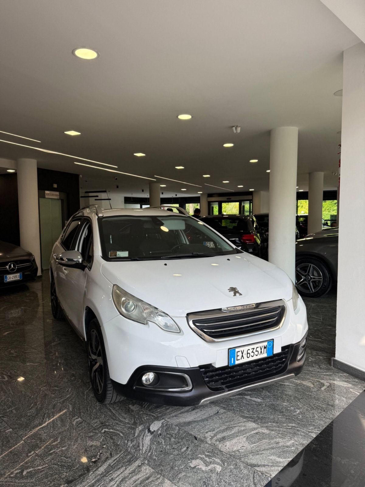 Peugeot 2008 e-HDi 92 CV Stop&Start Allure (3)
