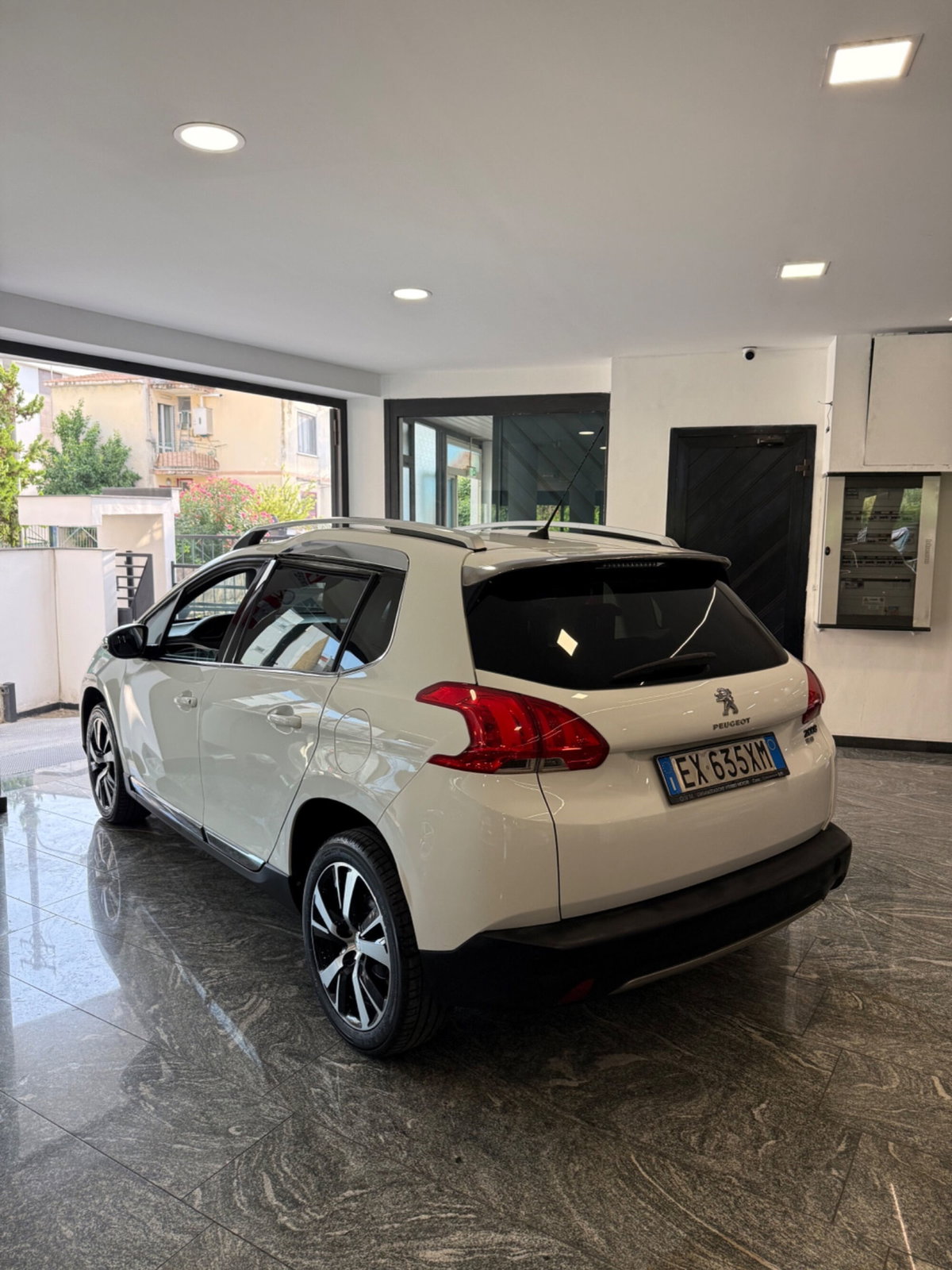 Peugeot 2008 e-HDi 92 CV Stop&Start Allure (6)