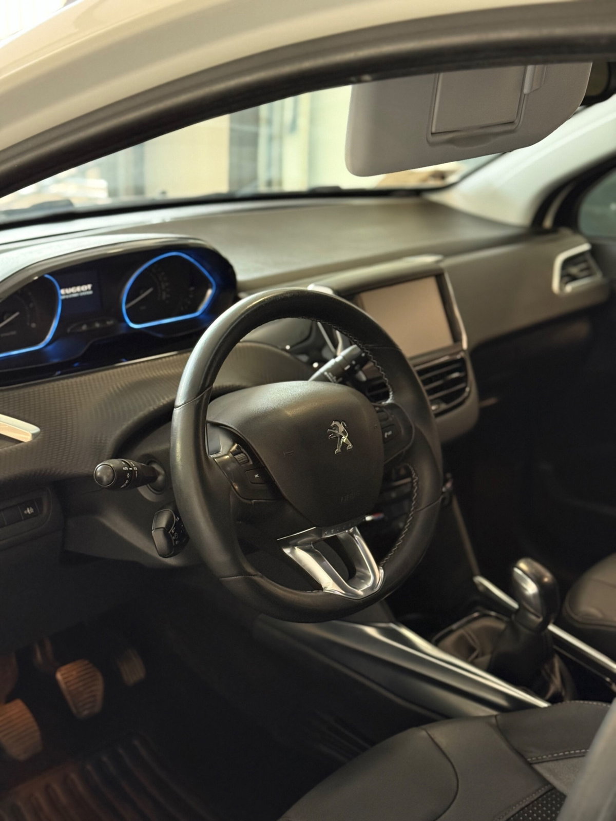 Peugeot 2008 e-HDi 92 CV Stop&Start Allure (7)