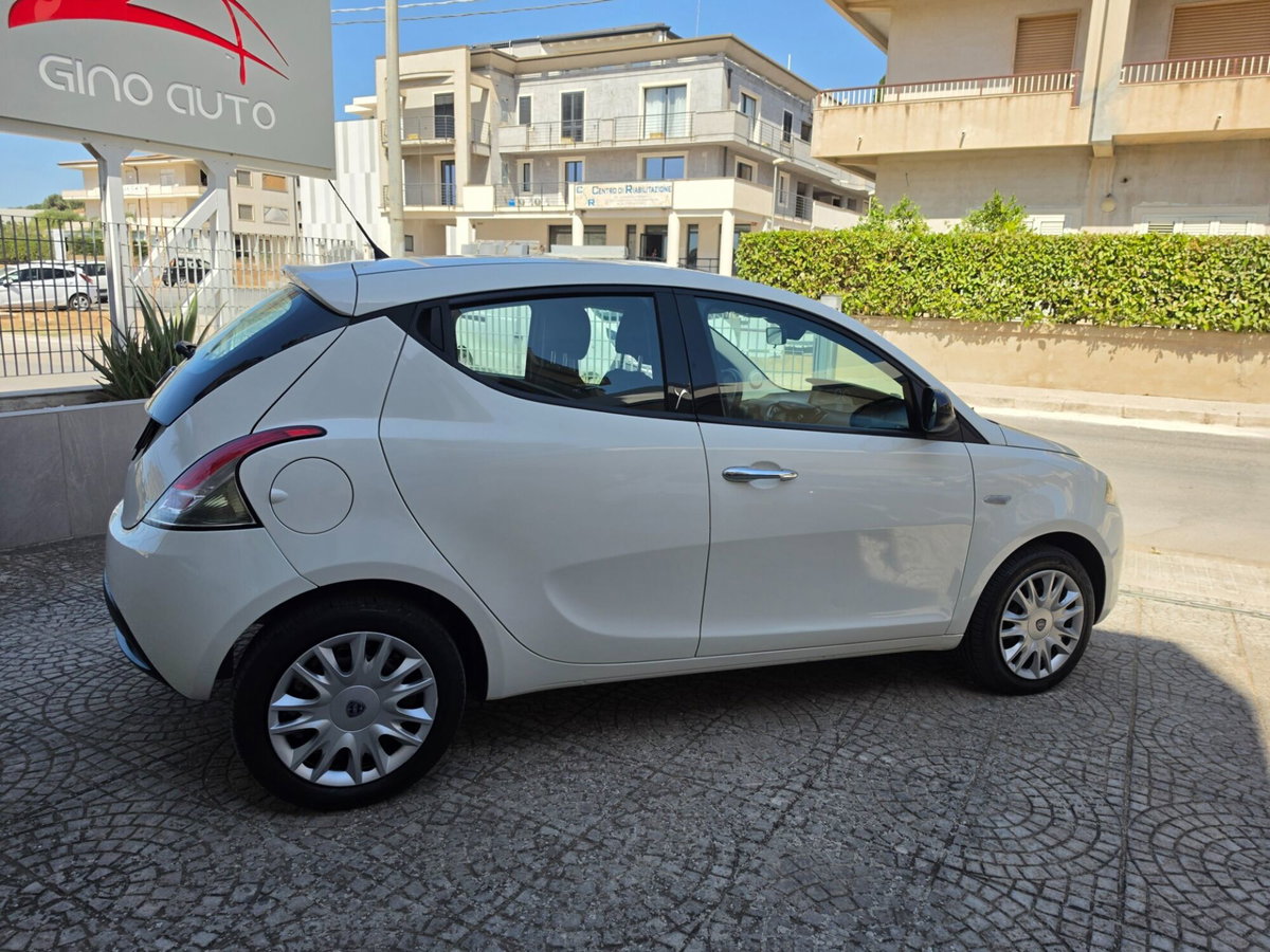 Lancia Ypsilon 1.2 69 CV 5 porte Silver (10)