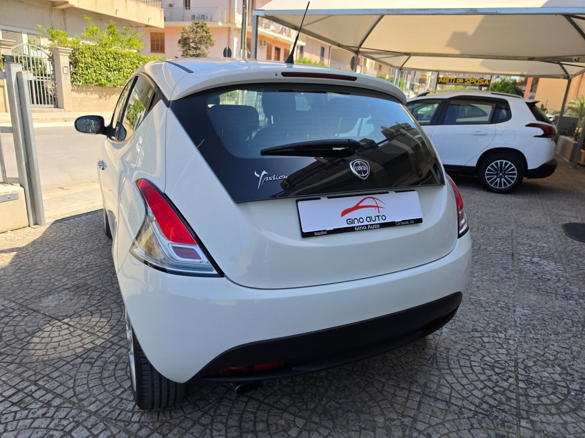 Lancia Ypsilon 1.2 69 CV 5 porte Silver (14)
