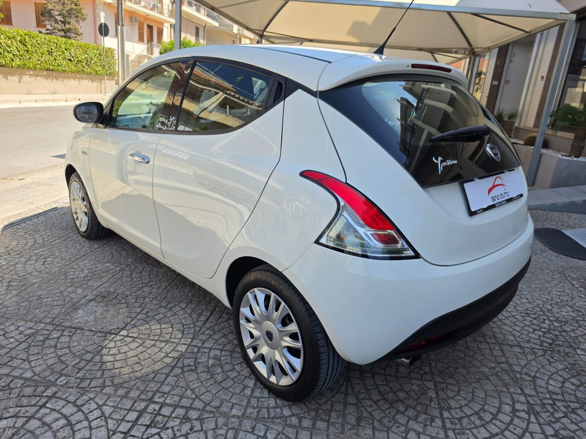 Lancia Ypsilon 1.2 69 CV 5 porte Silver (15)
