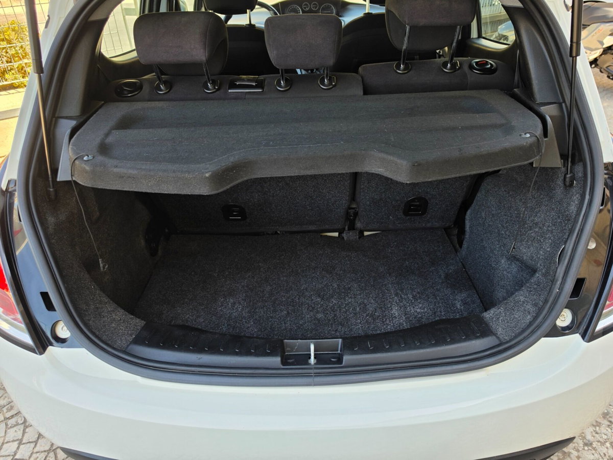 Lancia Ypsilon 1.2 69 CV 5 porte Silver (18)