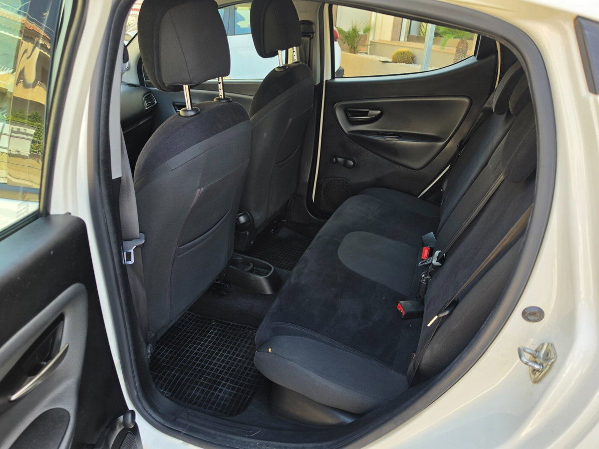 Lancia Ypsilon 1.2 69 CV 5 porte Silver (20)