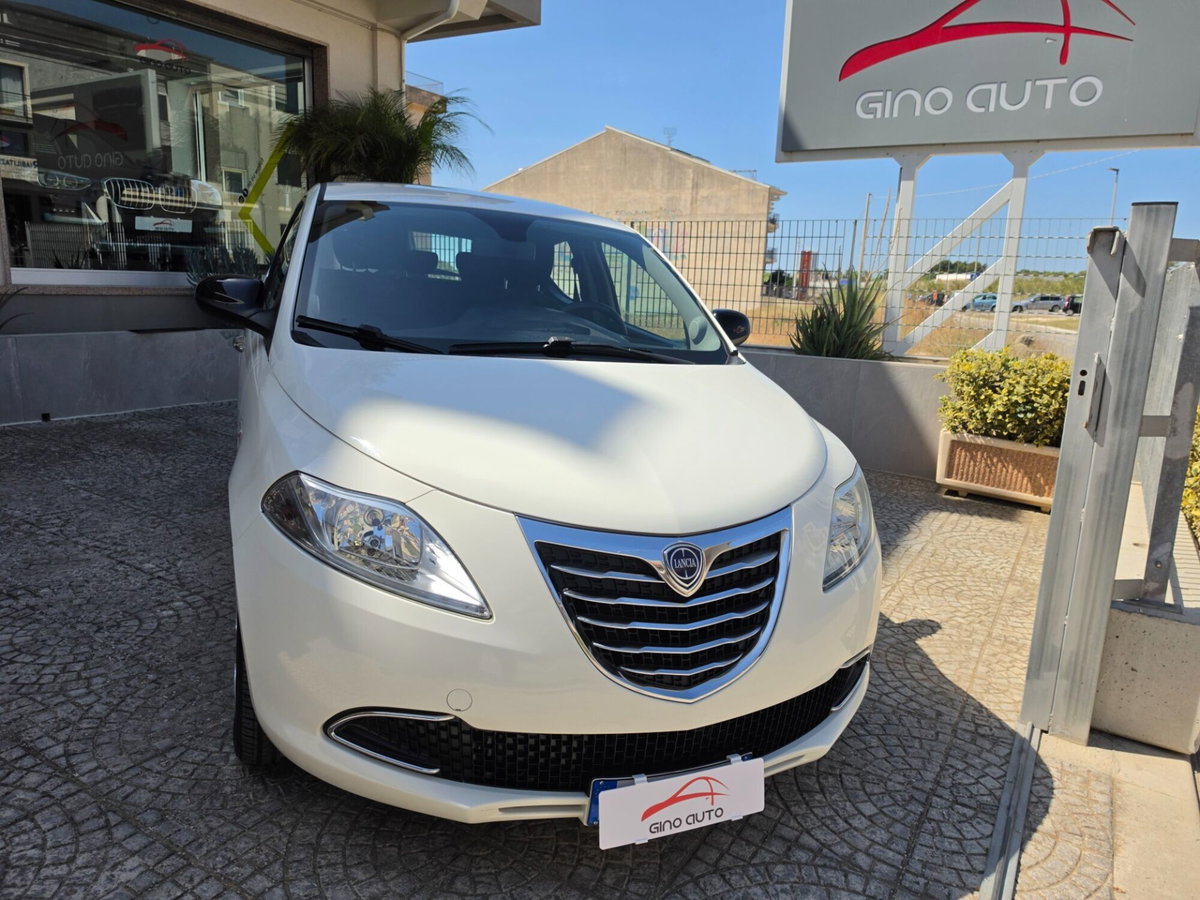 Lancia Ypsilon 1.2 69 CV 5 porte Silver (4)