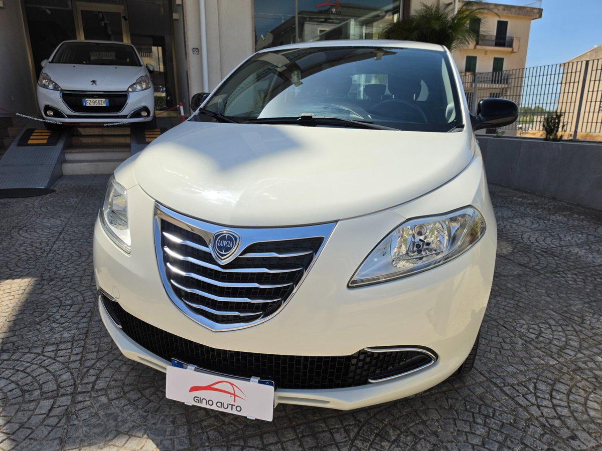 Lancia Ypsilon 1.2 69 CV 5 porte Silver (6)