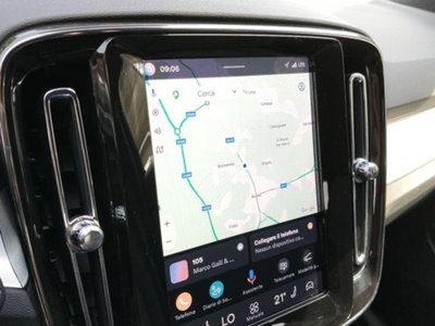 Volvo XC40 B3 automatico Core (11)