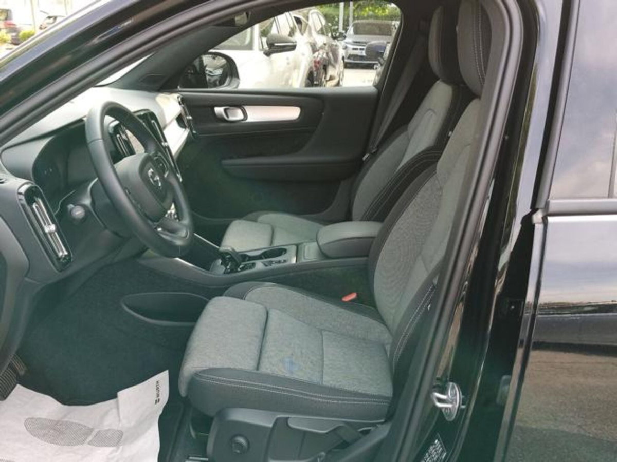 Volvo XC40 B3 automatico Core (12)