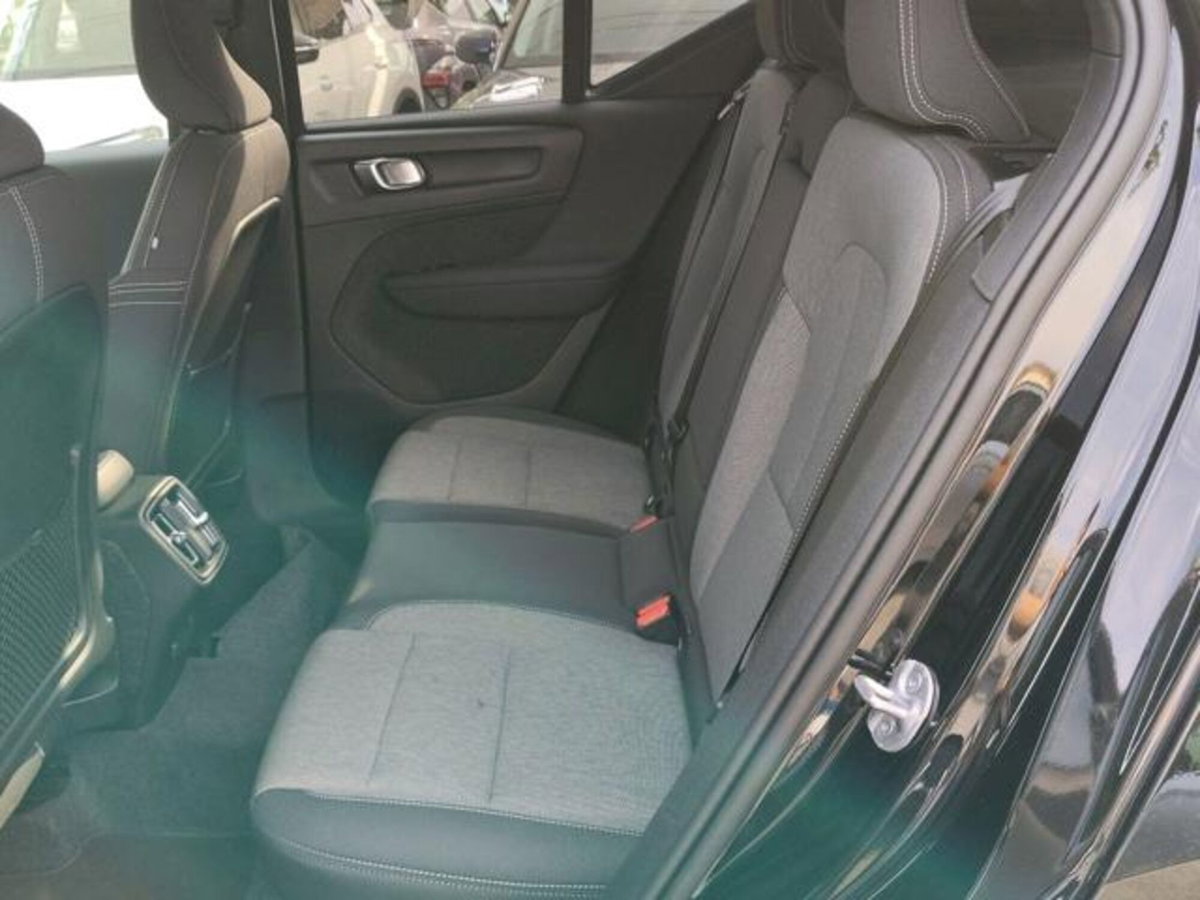 Volvo XC40 B3 automatico Core (13)