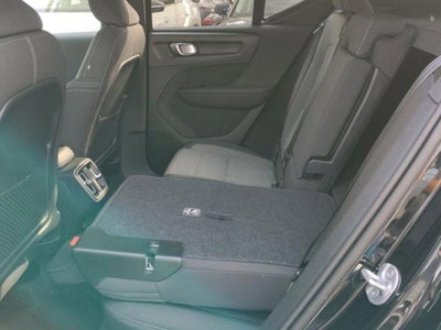 Volvo XC40 B3 automatico Core (14)