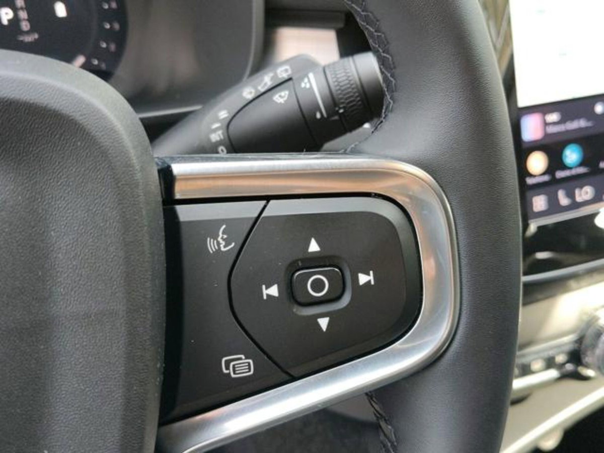 Volvo XC40 B3 automatico Core (16)