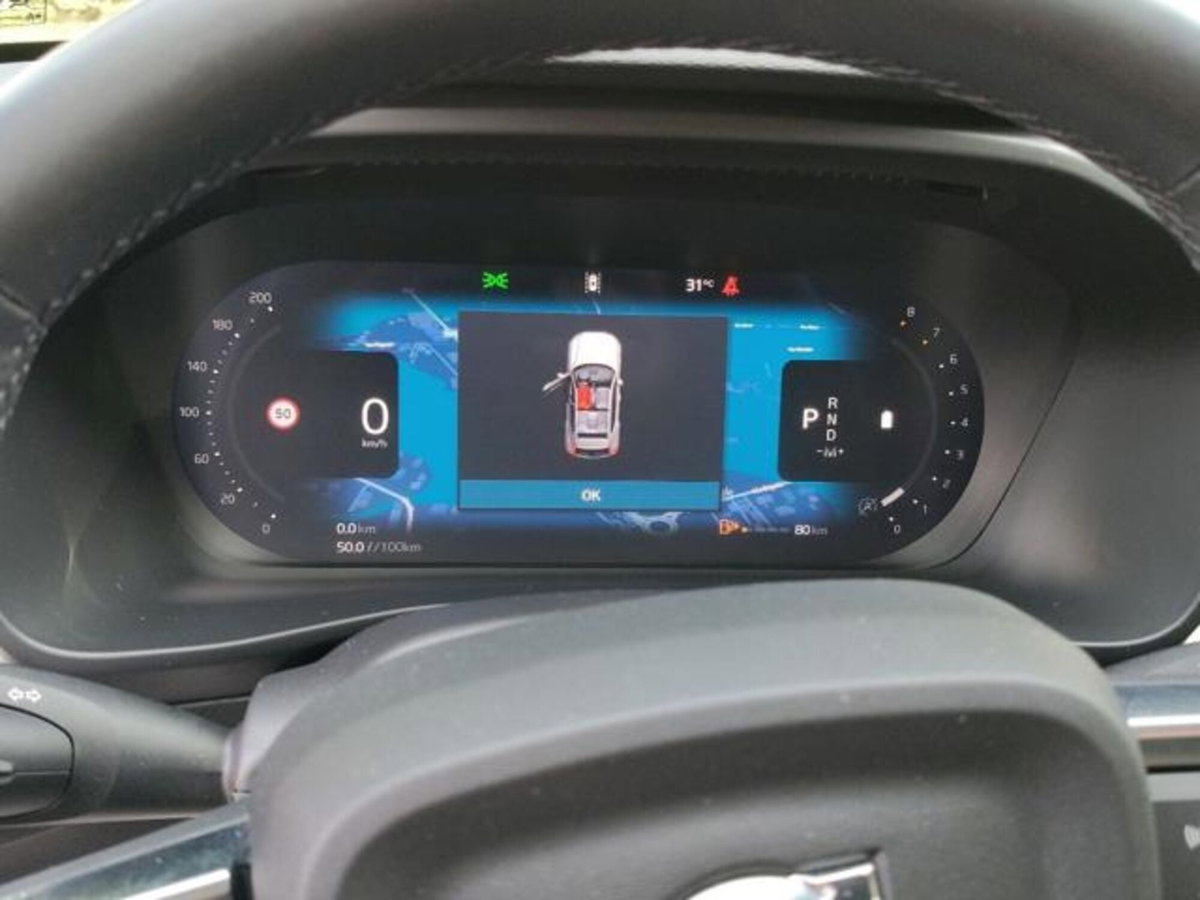 Volvo XC40 B3 automatico Core (19)
