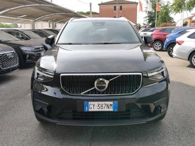 Volvo XC40 B3 automatico Core (2)