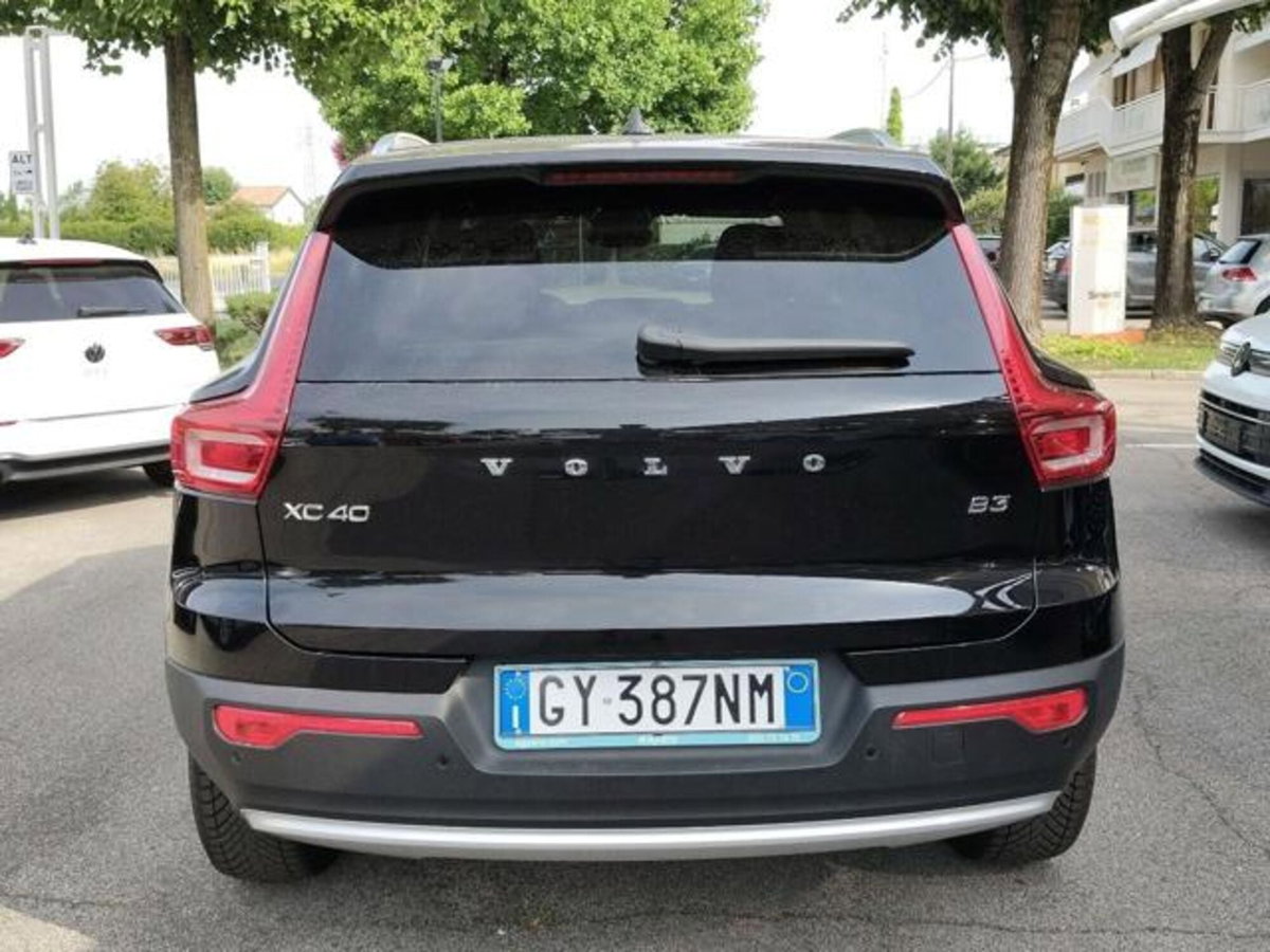 Volvo XC40 B3 automatico Core (6)