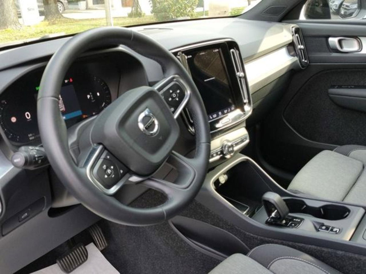 Volvo XC40 B3 automatico Core (9)