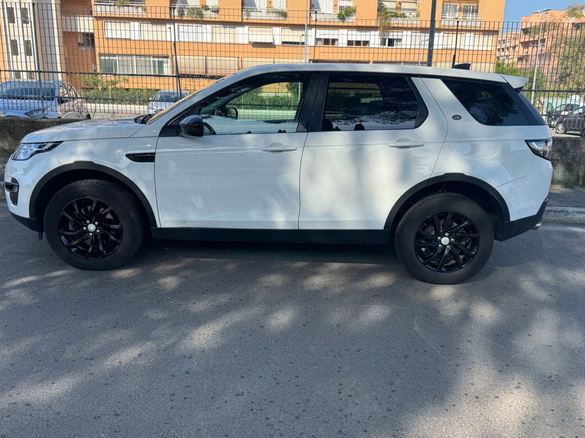 Land Rover Discovery Sport 2.0 TD4 150 CV HSE Luxury (7)