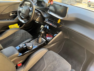 Peugeot 208 PureTech 100 Stop&Start 5 porte GT (13)