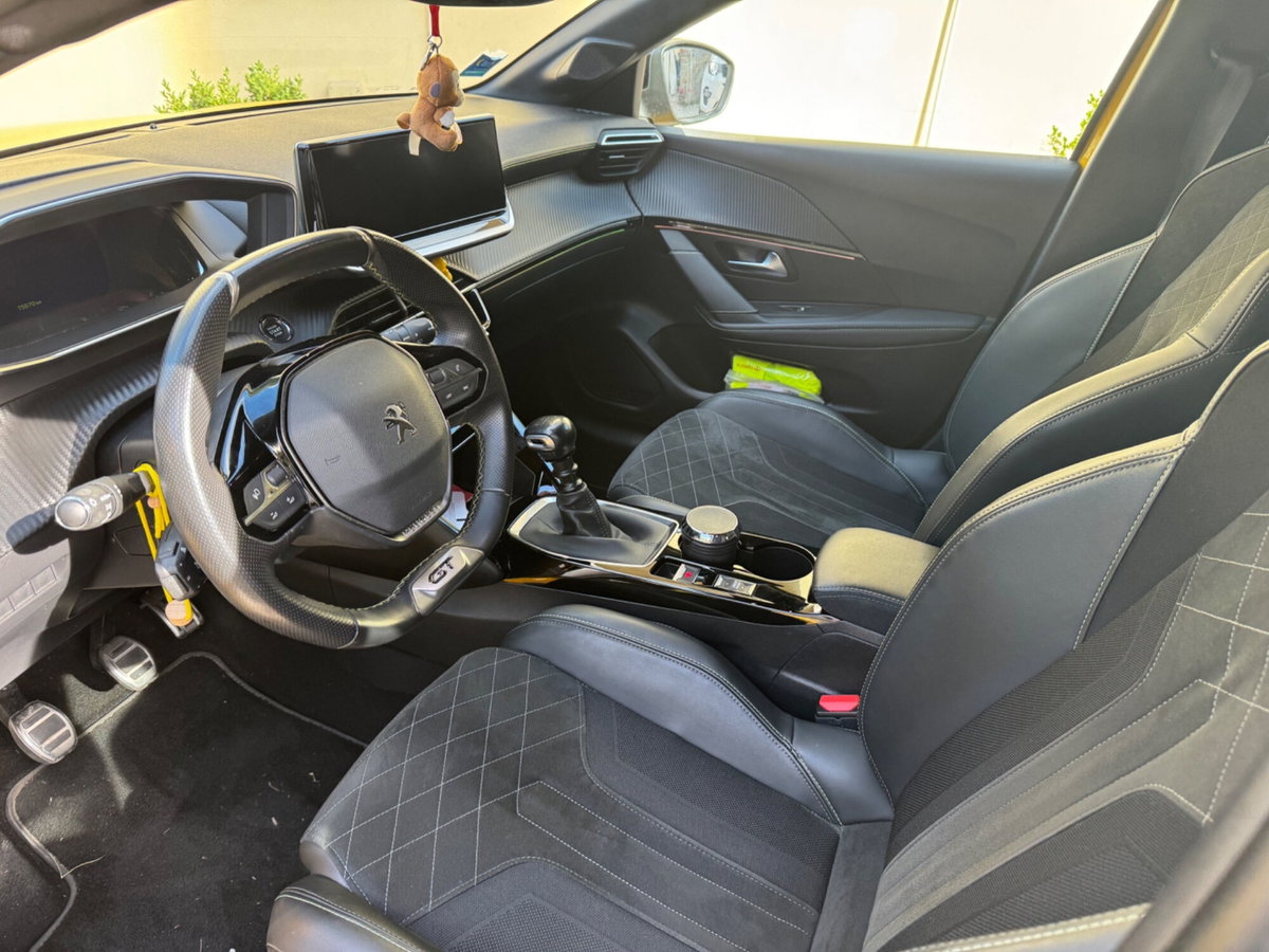 Peugeot 208 PureTech 100 Stop&Start 5 porte GT (8)