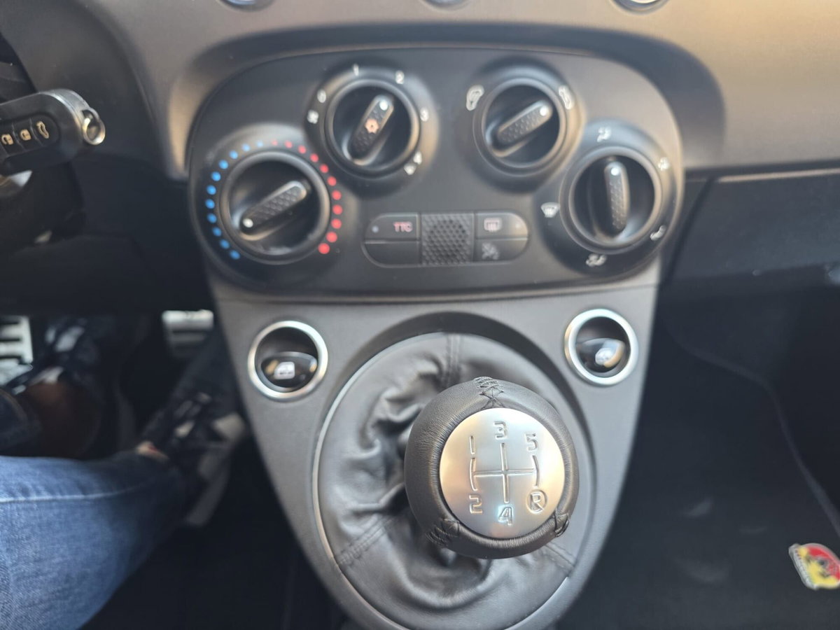Abarth 595 595 1.4 Turbo T-Jet 160 CV Yamaha Factory Racing (15)
