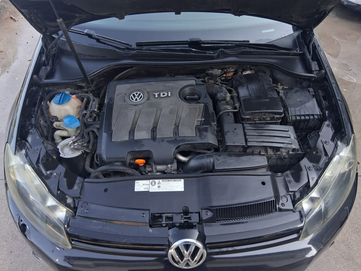 Volkswagen Golf 1.6 TDI DPF 5p. Highline (18)