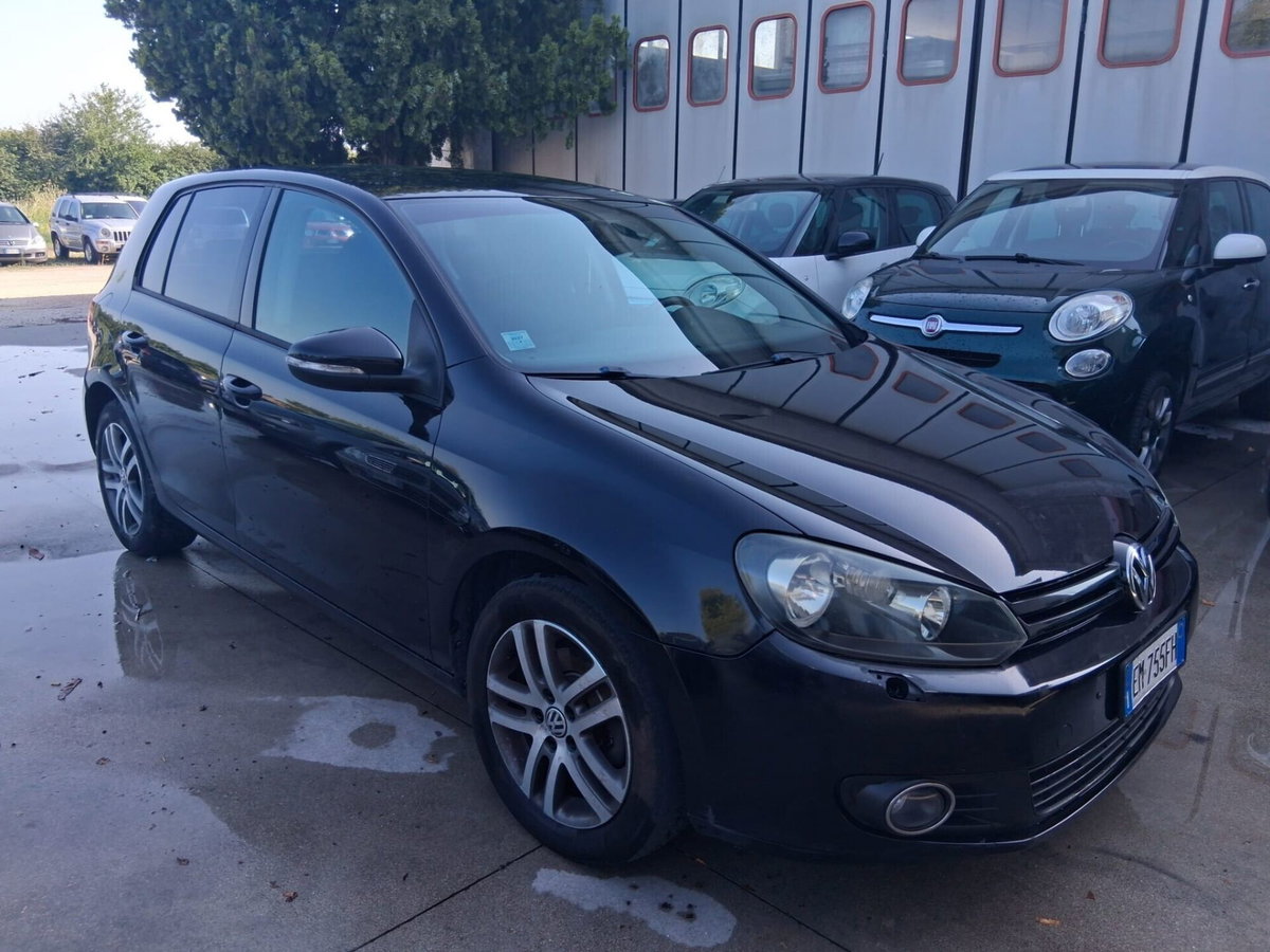 Volkswagen Golf 1.6 TDI DPF 5p. Highline (2)
