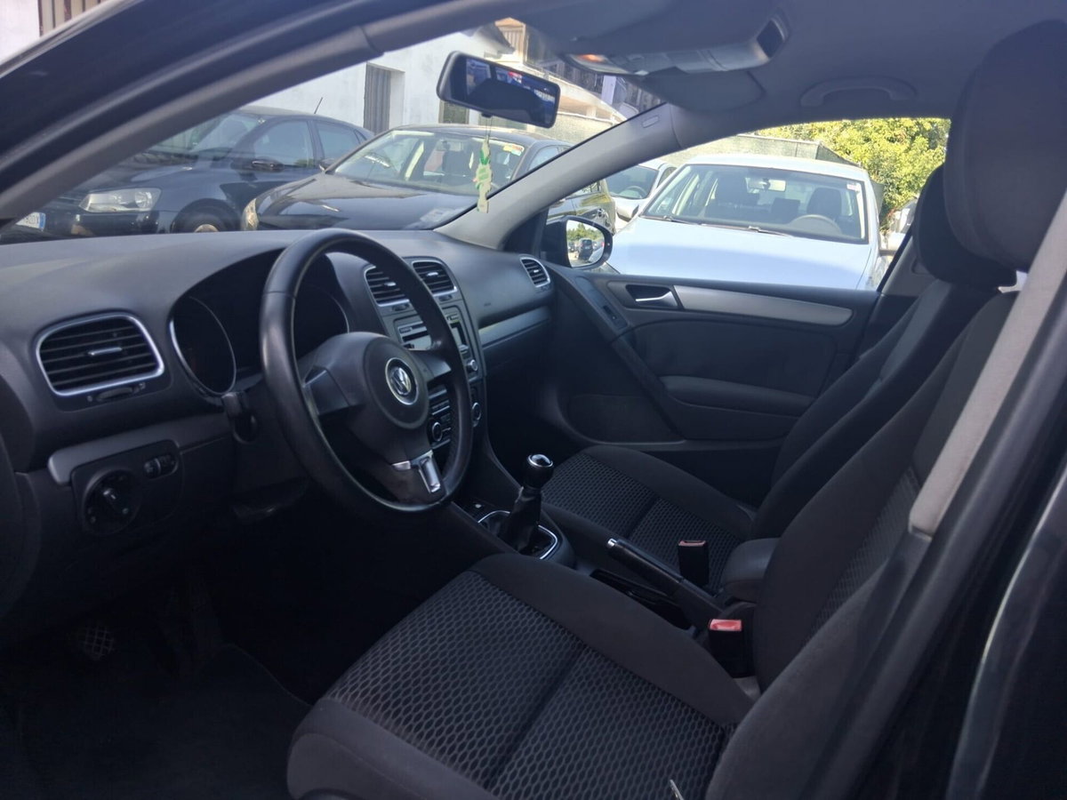 Volkswagen Golf 1.6 TDI DPF 5p. Highline (9)