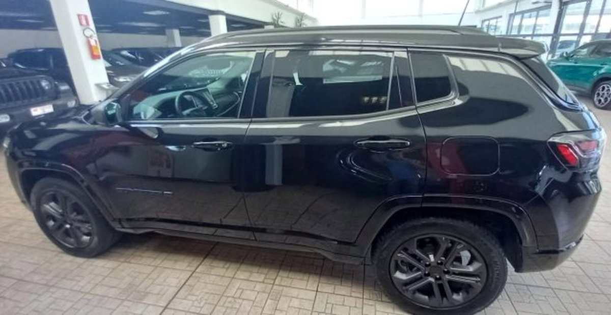 Jeep Compass 1.3 T4 190CV PHEV AT6 4xe 80° Anniversario (4)