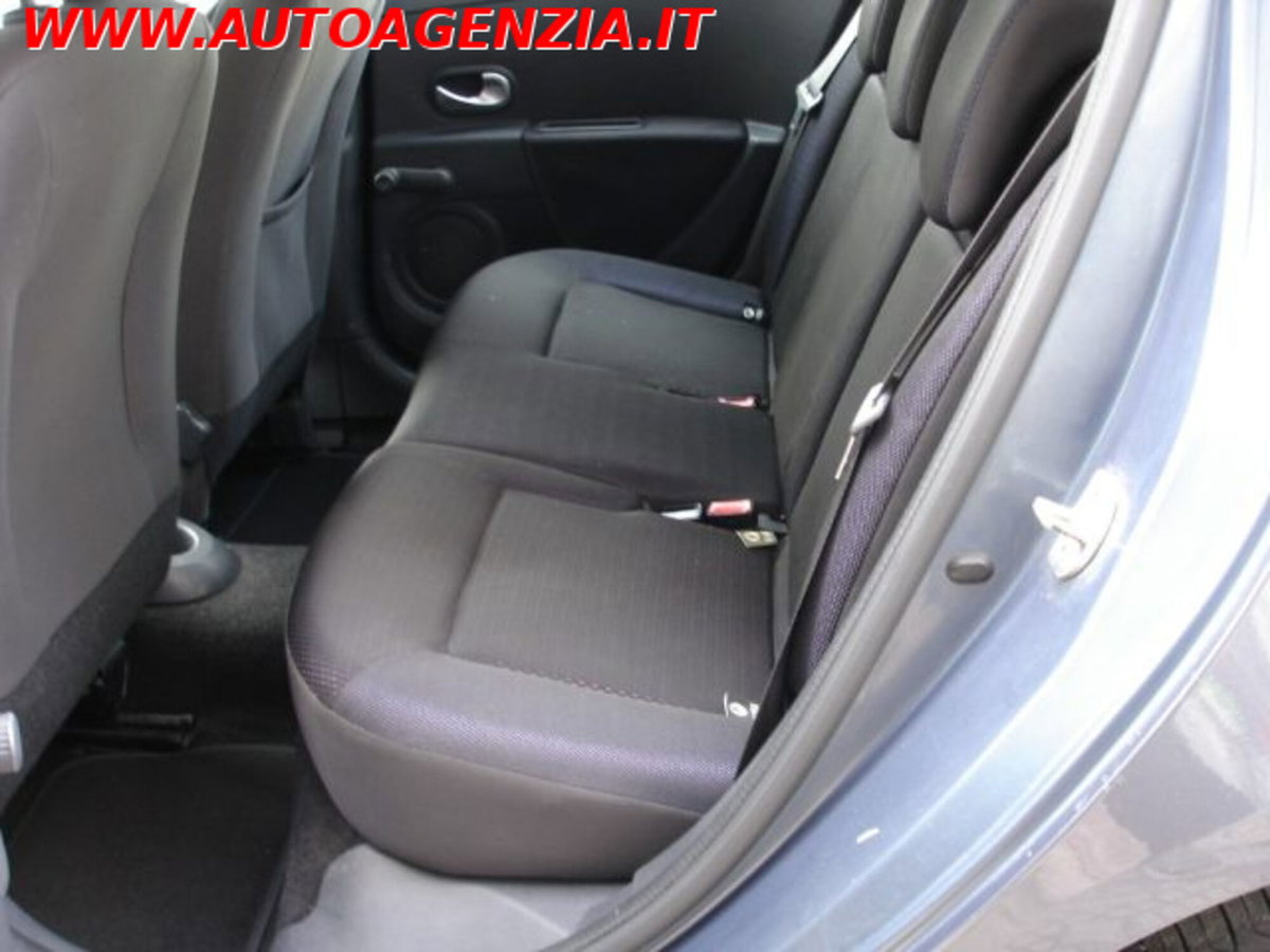 Renault Clio 1.2 16V 5 porte Confort (9)