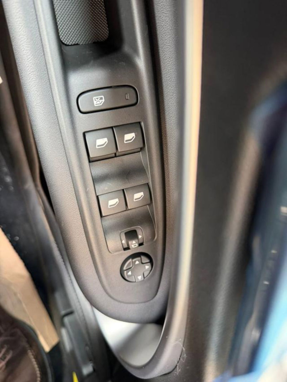 Jeep Avenger 1.2 turbo e-hybrid mhev Summit fwd 110cv edct6 (12)