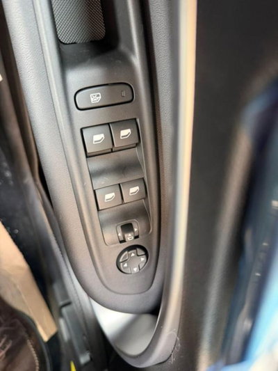 Jeep Avenger 1.2 turbo e-hybrid mhev Summit fwd 110cv edct6 (12)