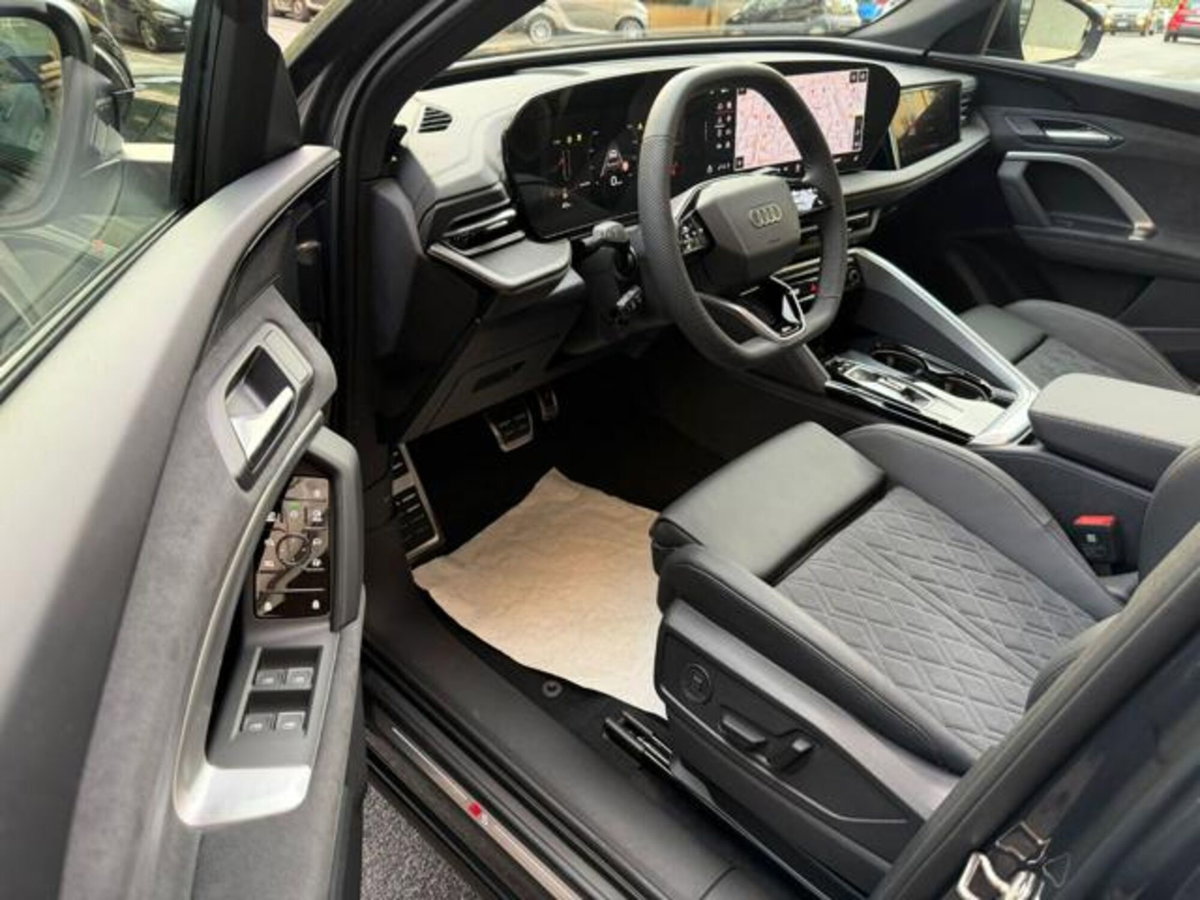 Audi Q5 Sportback 2.0 tdi mhev+ Launch Edition S line quattro 204cv s-tronic (2)