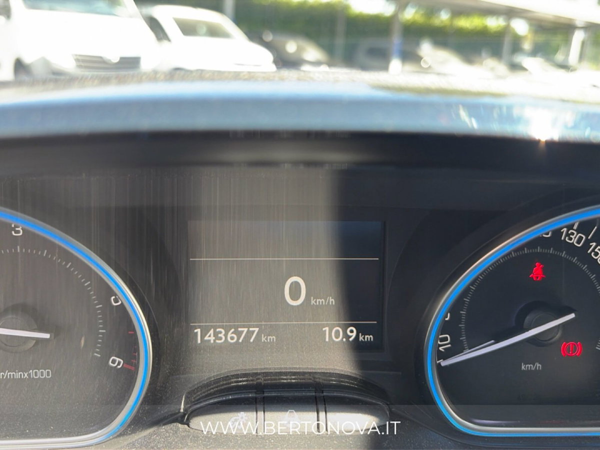 Peugeot 2008 100 S&S Allure (13)