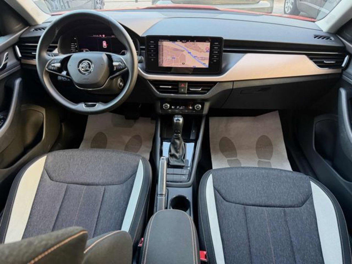 Skoda Kamiq 1.0 TSI 110 CV Dark Shade (9)