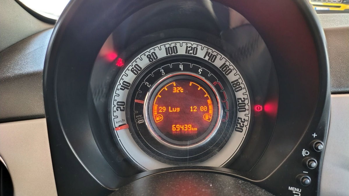 Fiat 500 1.0 Hybrid Connect (7)