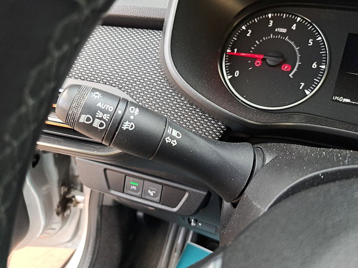 Dacia Sandero Stepway 1.0 TCe 100 CV ECO-G Comfort (17)