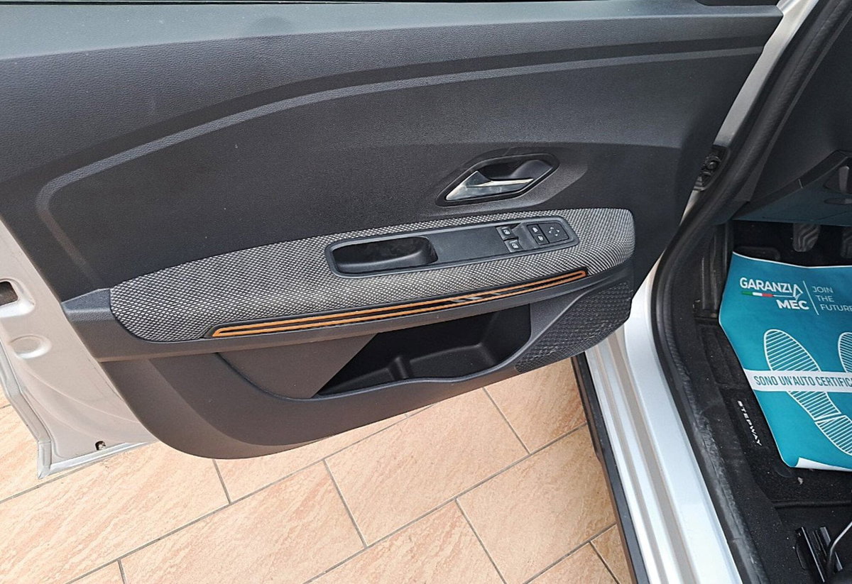 Dacia Sandero Stepway 1.0 TCe 100 CV ECO-G Comfort (19)