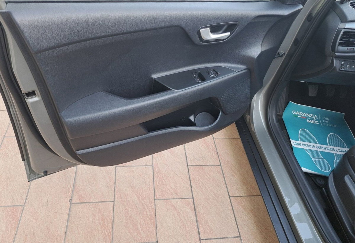 Kia Stonic 1.2 ECO GPL Urban (19)