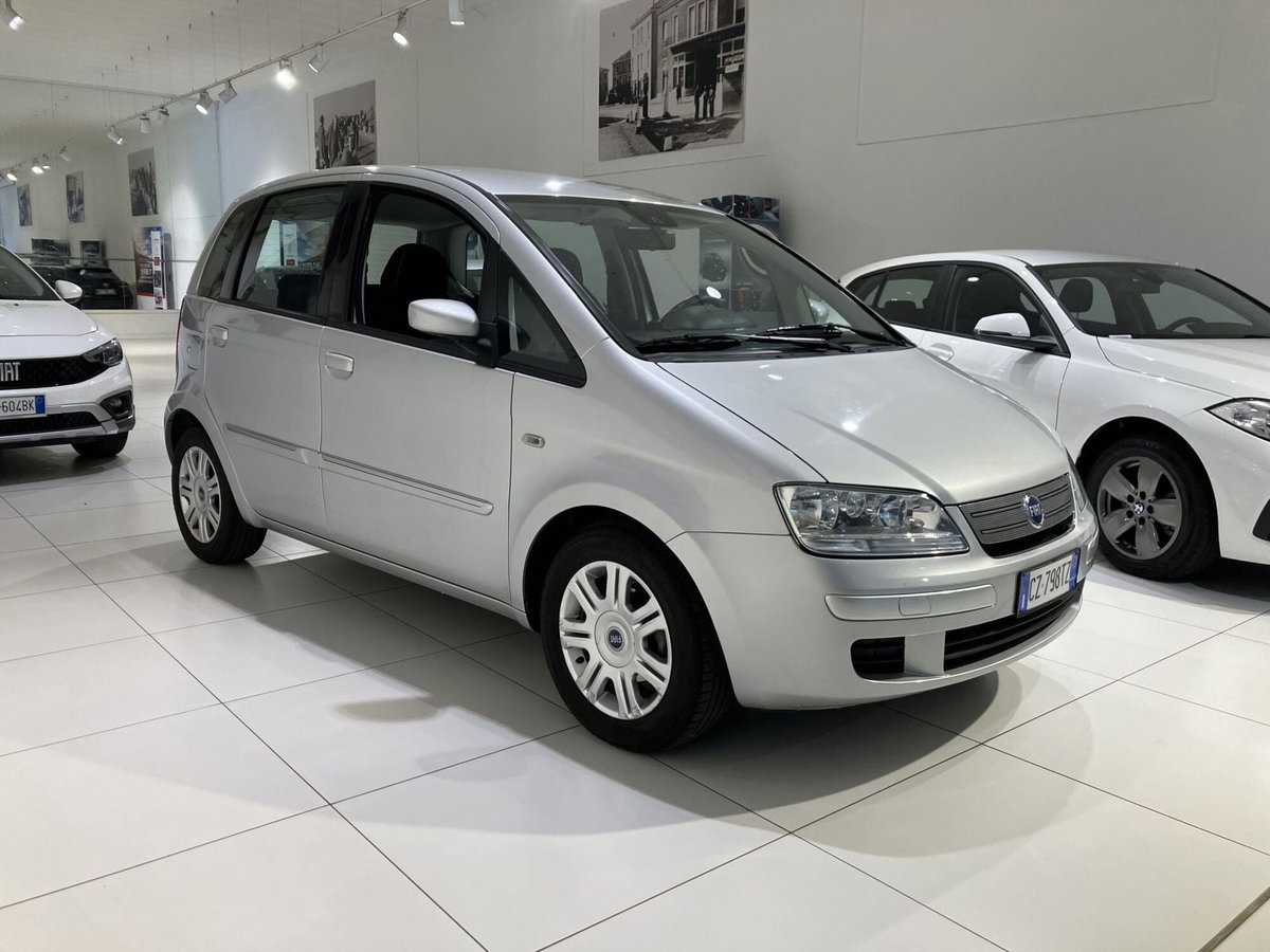 Fiat Idea 1.4 16V Dynamic (3)