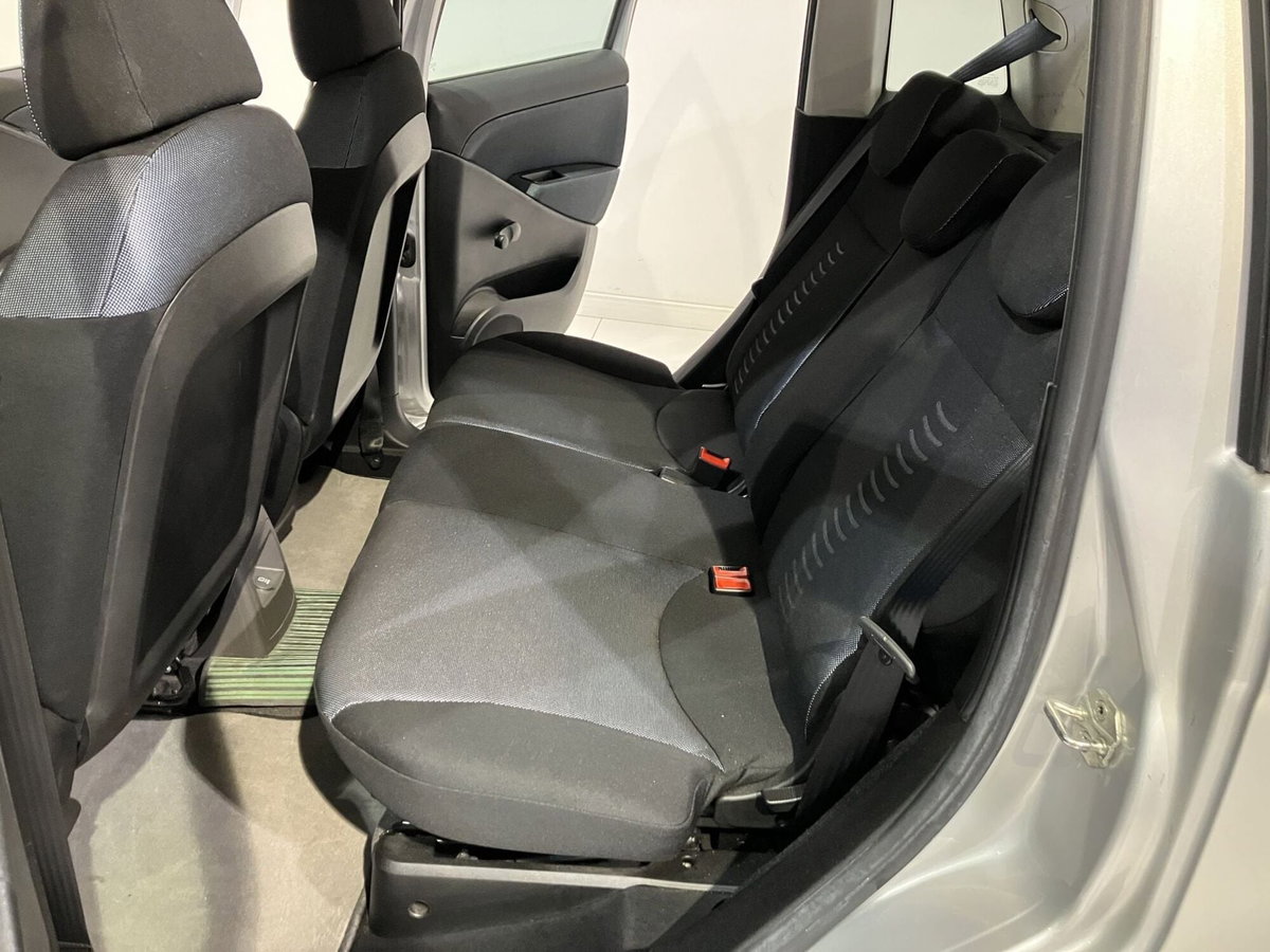 Fiat Idea 1.4 16V Dynamic (9)