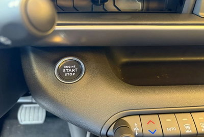 Jeep Avenger 1.2 turbo e-hybrid mhev Upland 4xe 145cv edct6 (15)