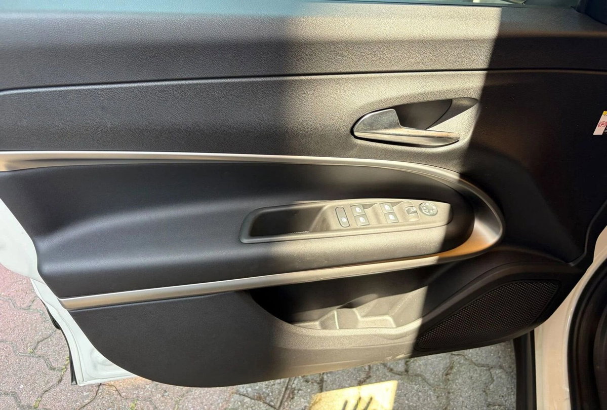 Jeep Avenger 1.2 turbo e-hybrid mhev Upland 4xe 145cv edct6 (17)