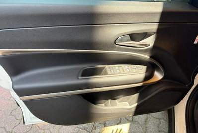 Jeep Avenger 1.2 turbo e-hybrid mhev Upland 4xe 145cv edct6 (17)