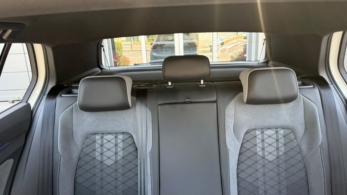 Volkswagen Golf 1.5 eTSI 150 CV EVO ACT DSG R-Line (15)