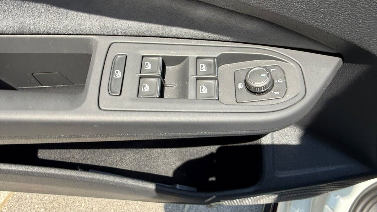 Volkswagen Golf 1.5 eTSI 150 CV EVO ACT DSG R-Line (17)